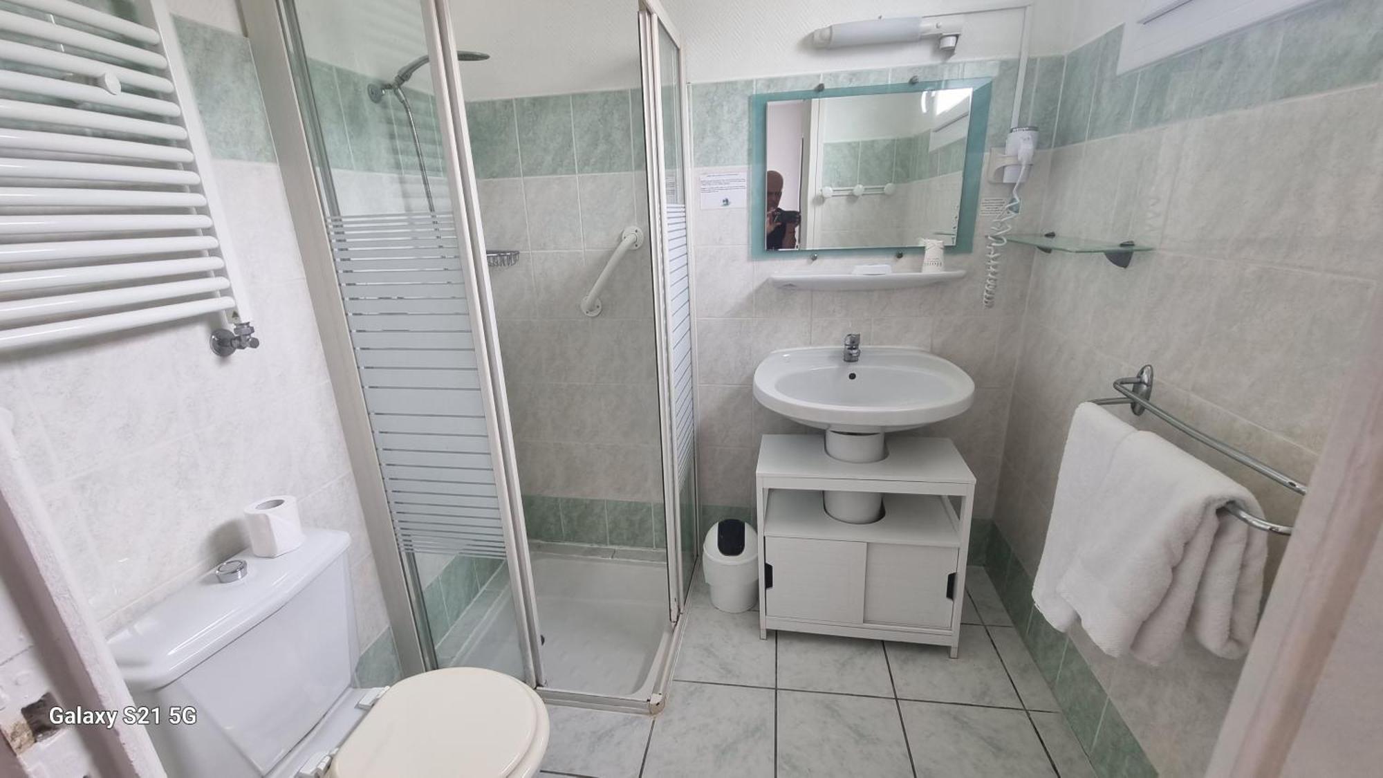 Hotel Du Tricastin Pierrelatte Ngoại thất bức ảnh