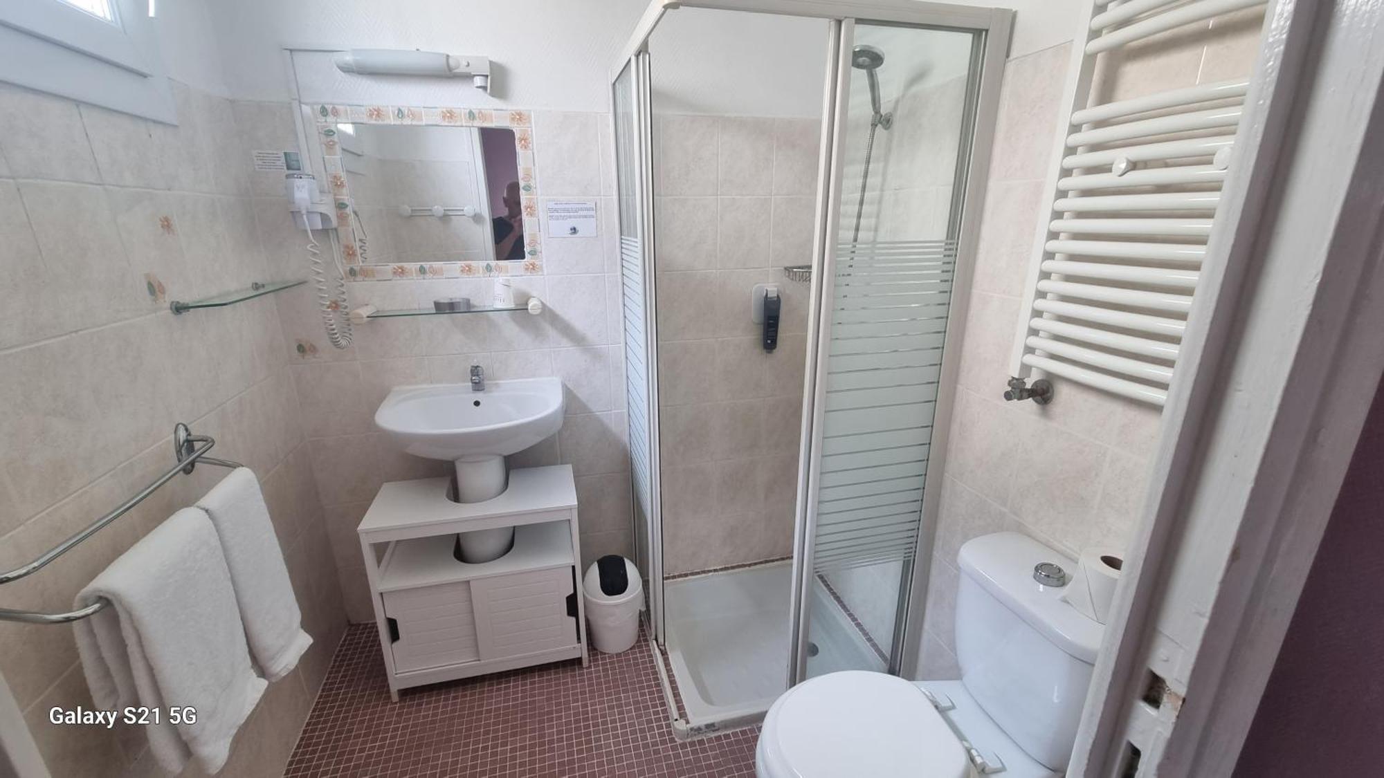 Hotel Du Tricastin Pierrelatte Ngoại thất bức ảnh